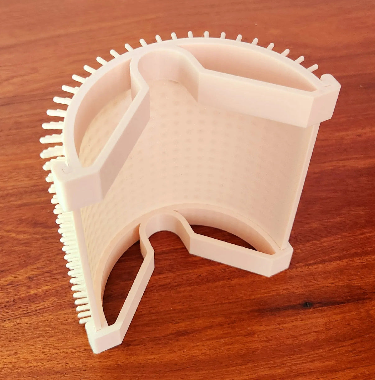 Self Groomer for Pets – Convenient, Soothing, and Customizable Size & Color
