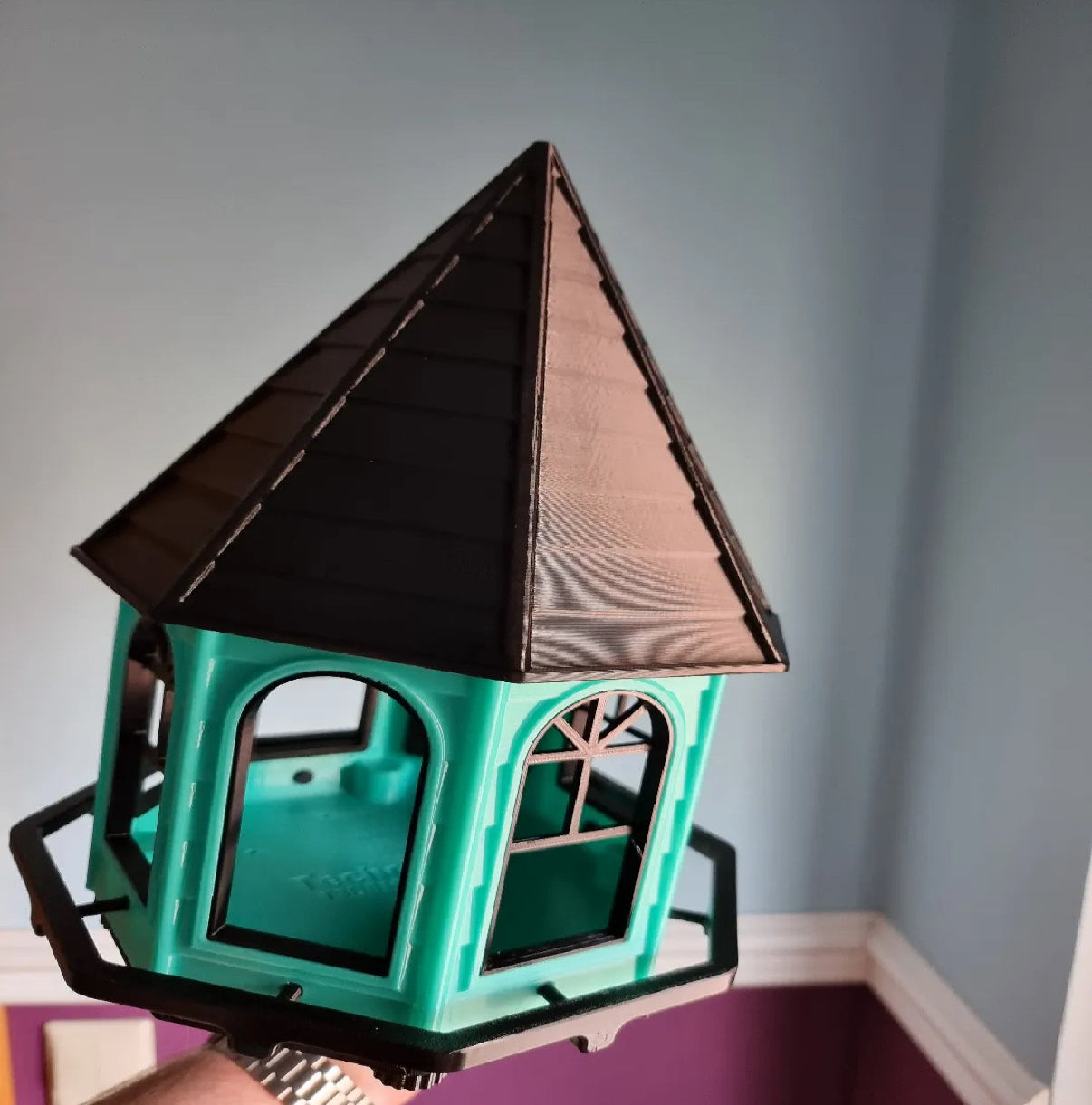 Classic Octagonal Bird Feeder – Timeless Design, Customizable Size & Color