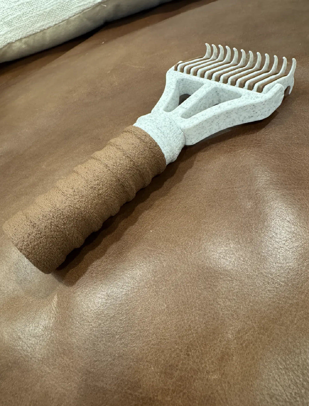 Professional Grooming Brush – Gentle, Effective, and Customizable Size & Color
