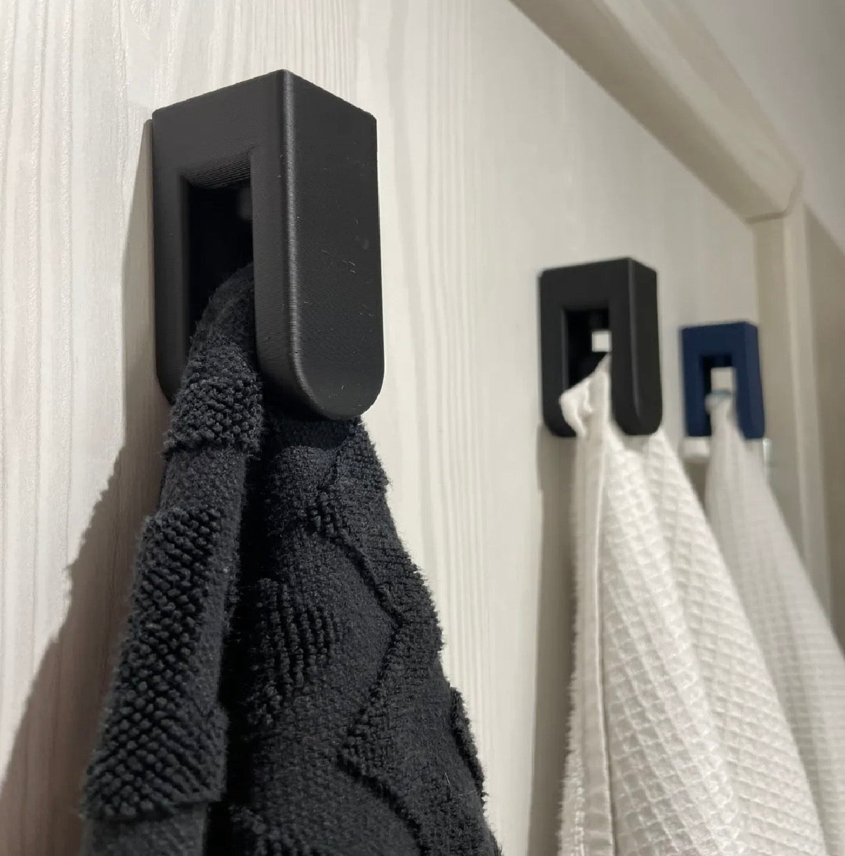 Auto-Locked Hanger (print-in-place)