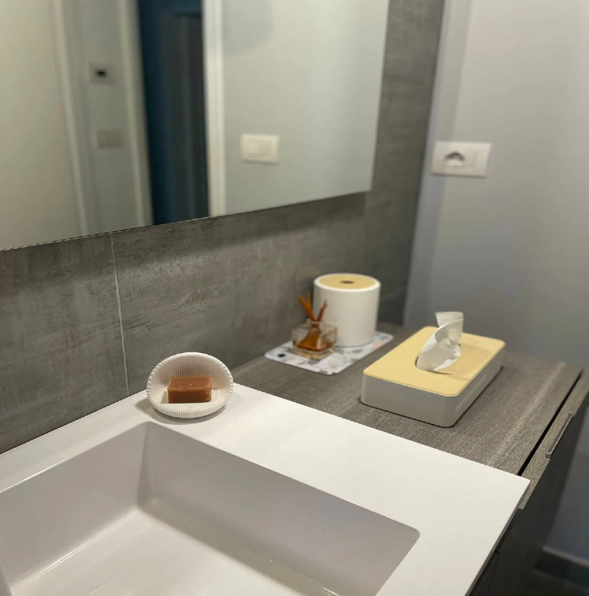 Luxury Spa Bathroom Set 3-Piece Bin, Tissue, Pads